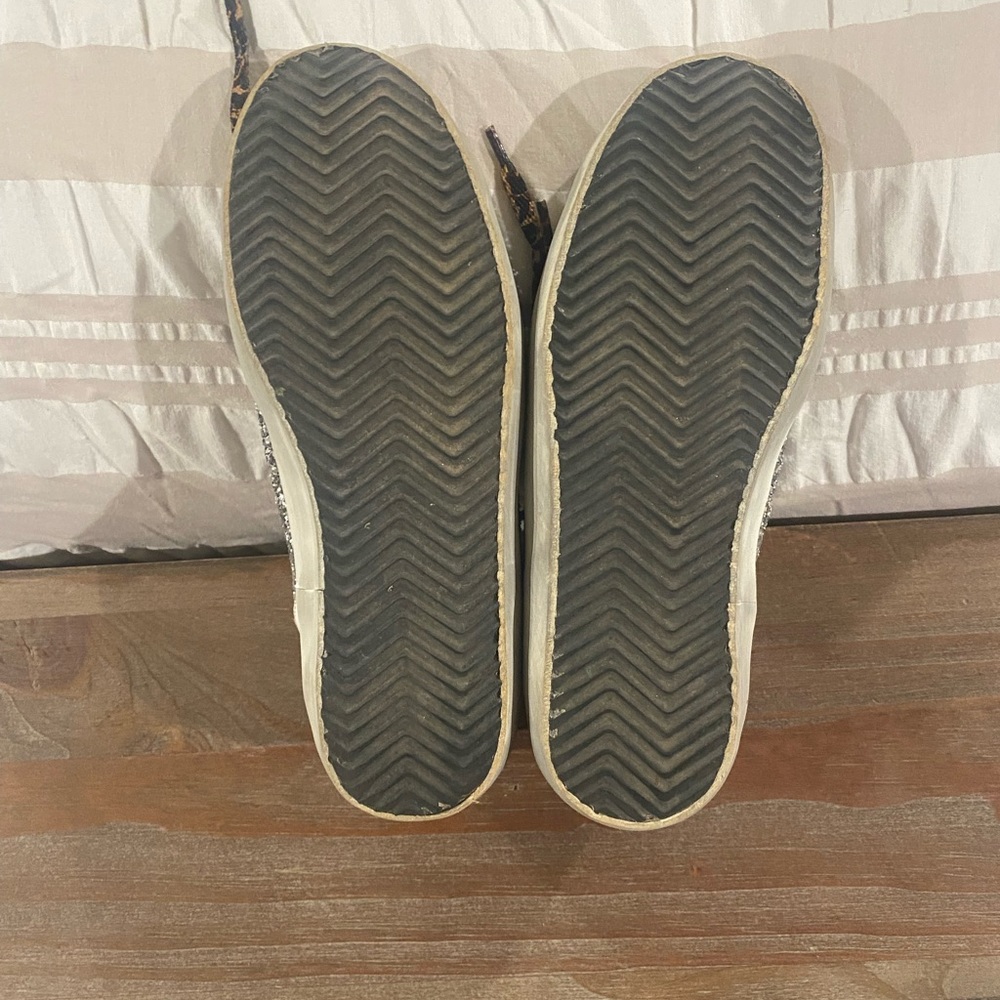 Golden goose super stars. Pass port, box, and dust bag included. Only l tried on - Picture 4 of 7